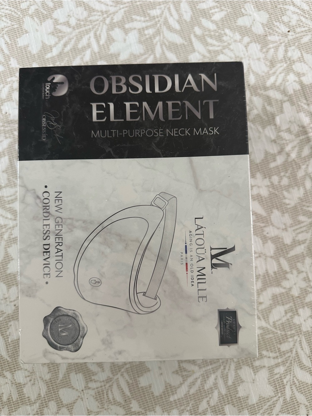 PIONEER Obsidian Element Neck Mask - Black & White Packaging